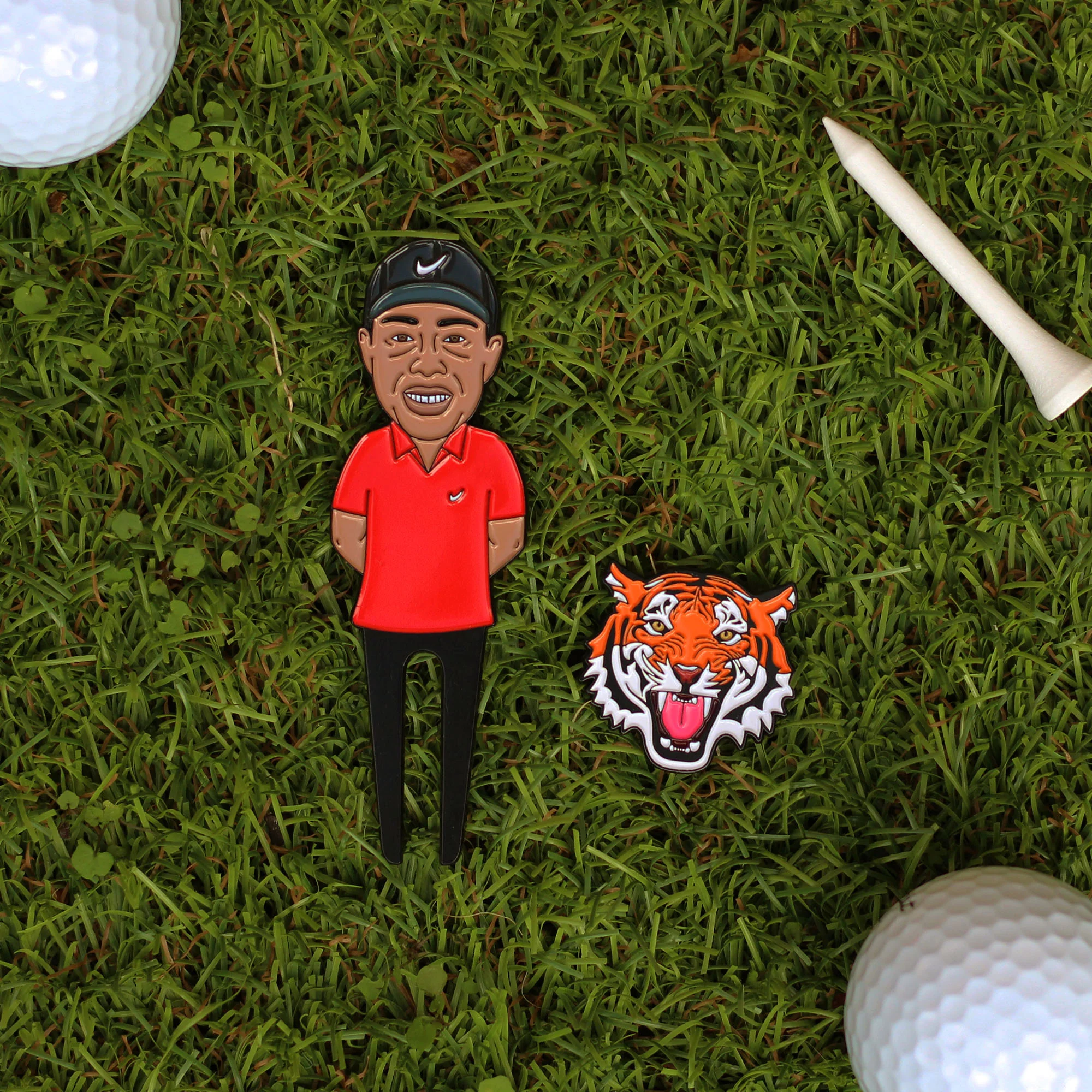 Tiger Woods Golf Divot Tool & Ball Marker - Image 9